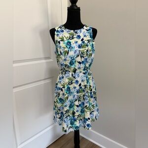 Beautiful floral dress by Forever 21, EUC